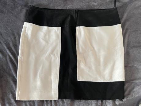 Cierno-biela sukna 44, 44