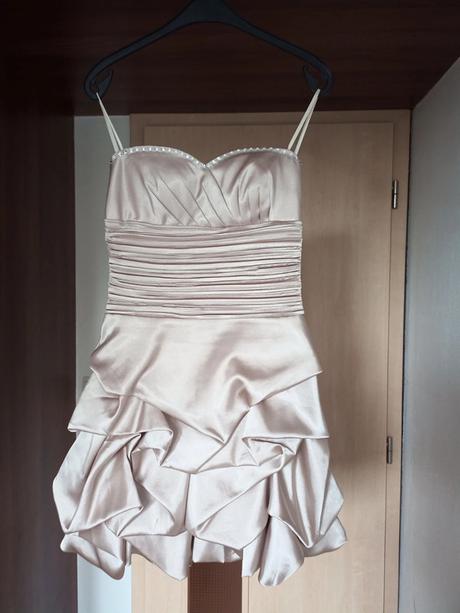 Slávnostné šaty, 38