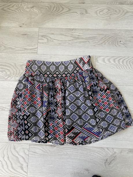 Vzorovaná sukňa, 34