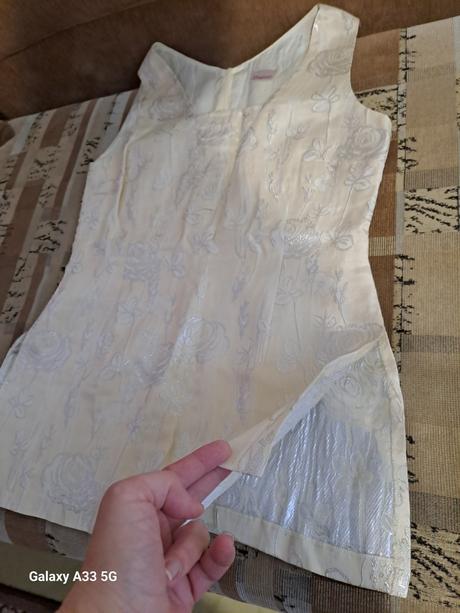 Elegantný maslový kostým č.cca 42, 42