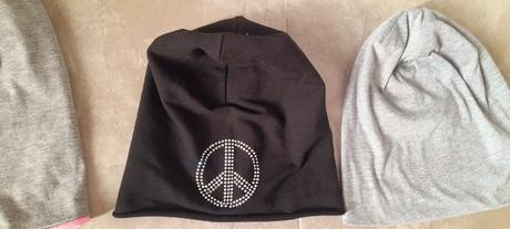 Rôzne takmer nové tenké čiapky z rakúska pre mladé,