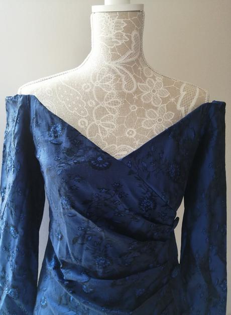 Spoloč. šaty z vyšívaného taftu v36-38 s kosticam, 38