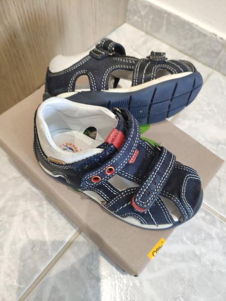Sandálky, lasocki,21