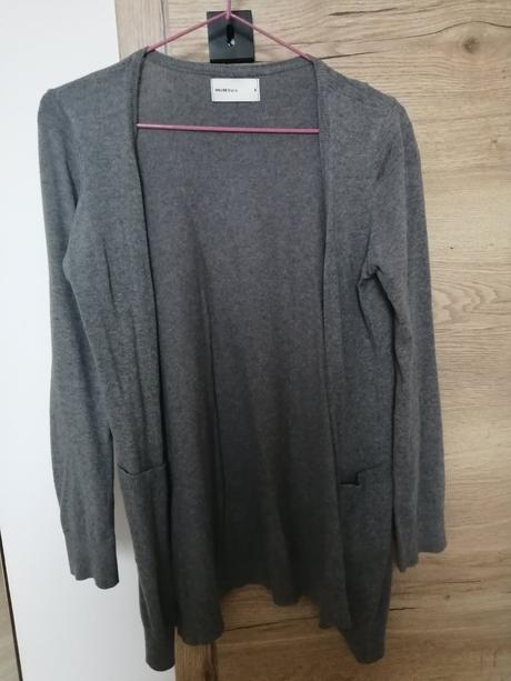 Sivý kardigán, house,s