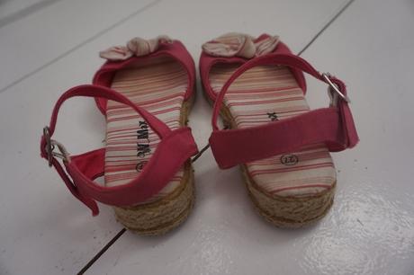 Ružové sandálky, 27