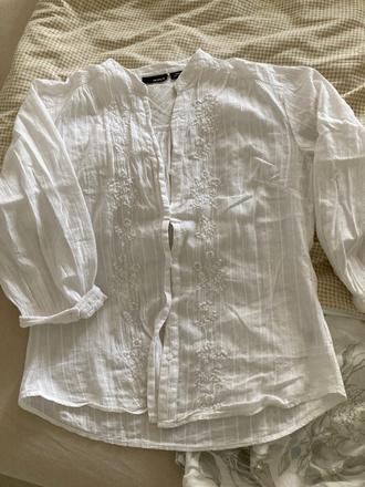 Vysivana bavlnena kosela a.n.a, s