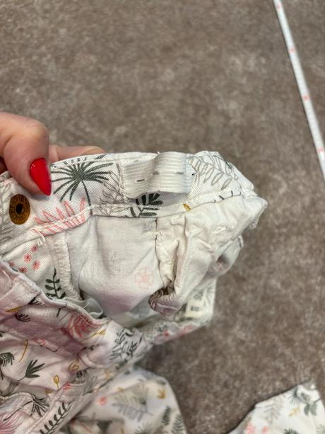 Biele nohavice s obrazkami, 146