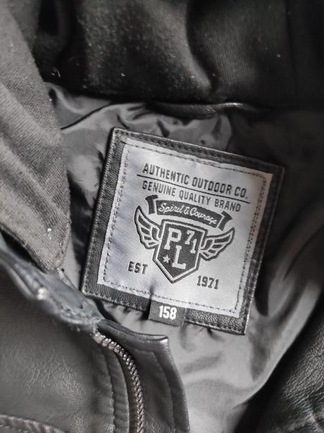 Chlapčenská koženka, 158