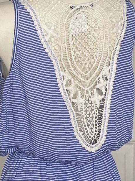 Pásikavé minišaty s čipkou, gate,s