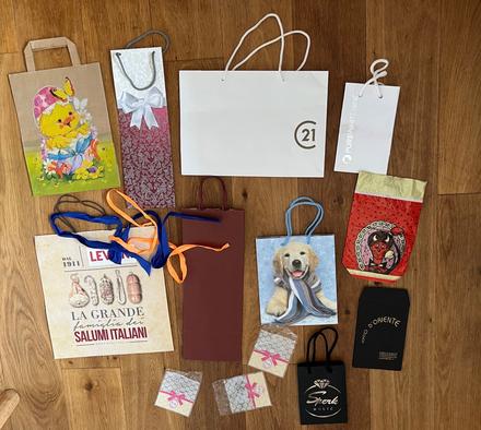 Balíček darčekových tašiek, vreciek a stúh,