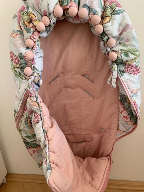 Prekrásny zimný fusak pre dievčatko, 