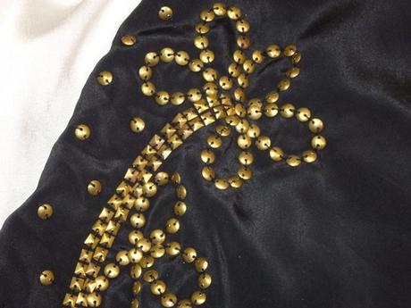 Luxusné čierne zdobené šaty, 36