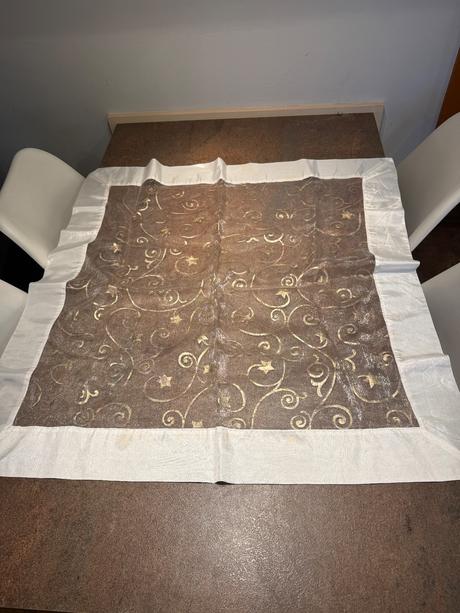 Vianočný obrus 80 krát 80 cm, 