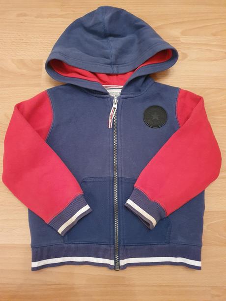 Mikinka, converse,86