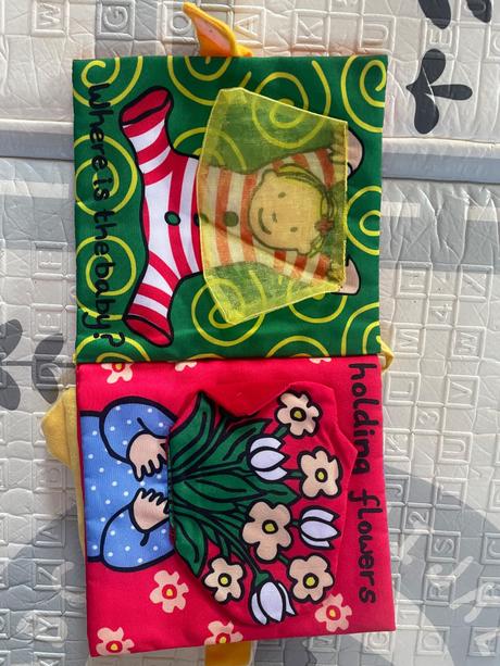 Textilná kniha peek a baby, 