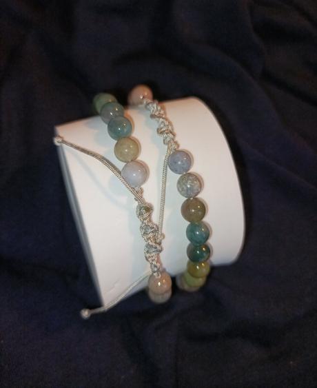 Náramky z prírodných kameňov,