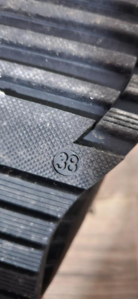 Maskáčové workery, 38