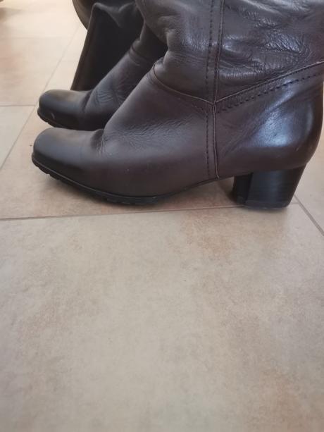 Kvalitné, kožené, málo nosené čižmy, 39