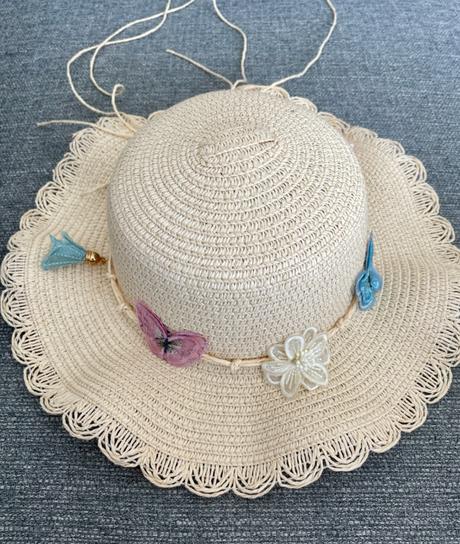 Slnečný klobúk plus mala kabelka, 