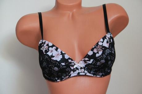 Čierna podprsenka s kvietkami a čipkou 75c, 75c