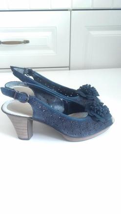 Kvietkované krásky, rieker,36