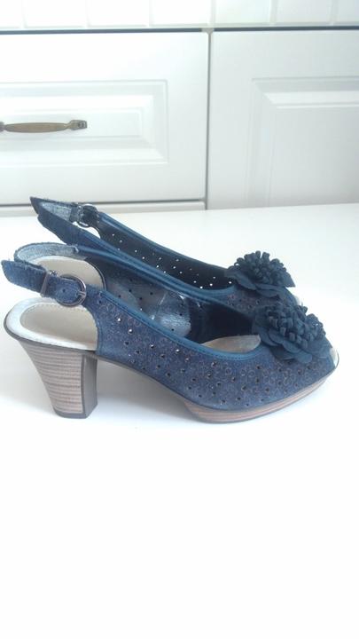 Kvietkované krásky, rieker,36