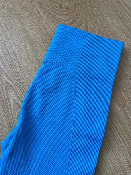 Modré športové legíny, m