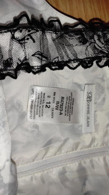 Šaty na prilezitost, 158