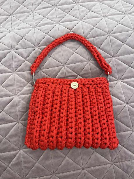 Predám háčkovanú tašku - kabelku červenej farby, 