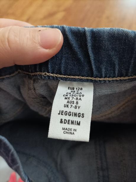 Bezchybné jegginsy, 128