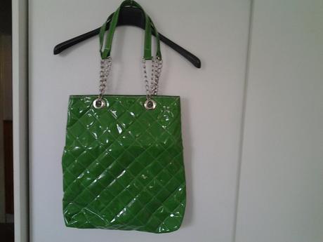 Zelena kabelka s retazkami použitá dvakrat,