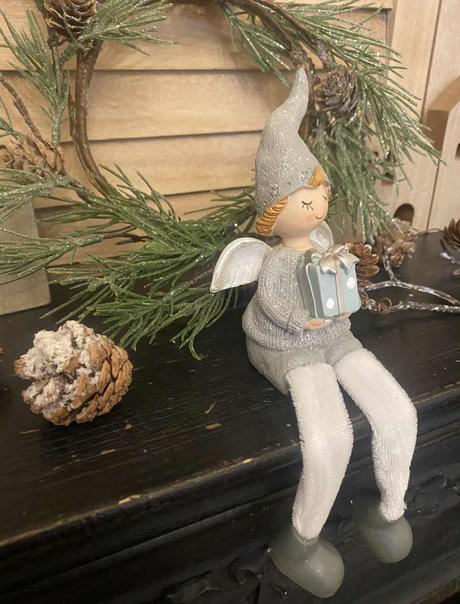 Sediaci anjel s darčekom, 