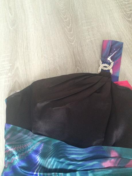 Spoločenské šaty, 36