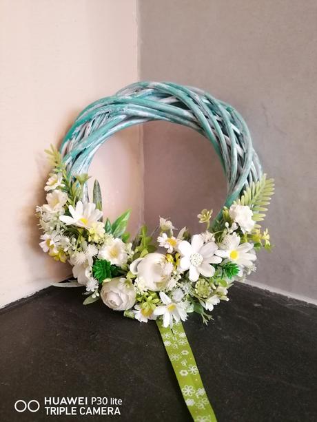 Jarný kvetinový veniec, 