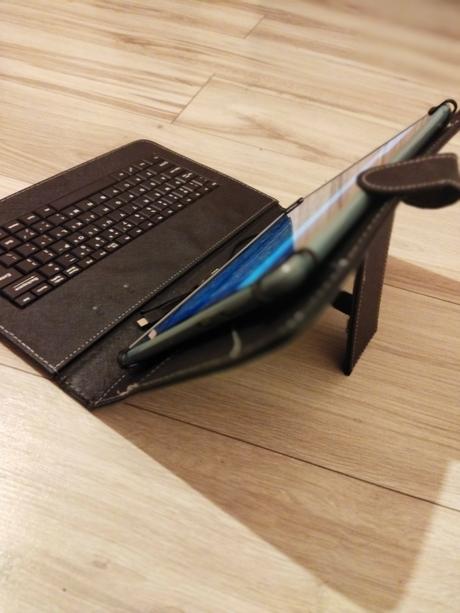 Predám puzdro na tablet s integrovanou klávesnicou, huawei