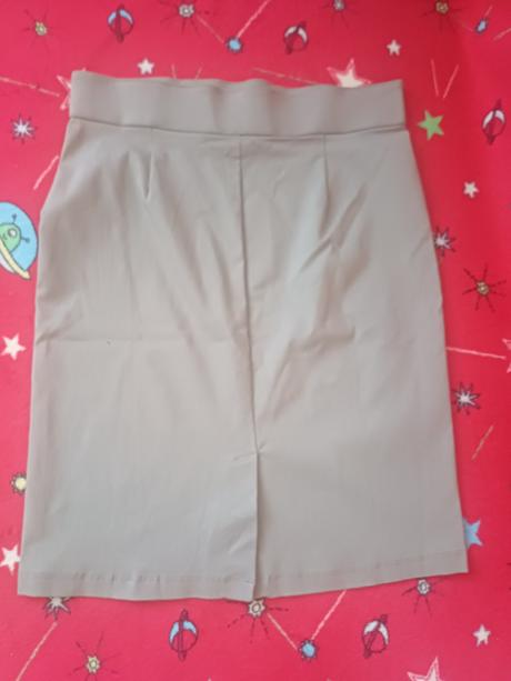 Sukňa šedej farby, l