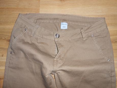 Hnedé nohavice , l