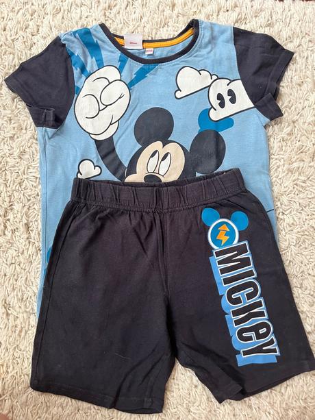 Balík tričiek a pyžamo, 122–134