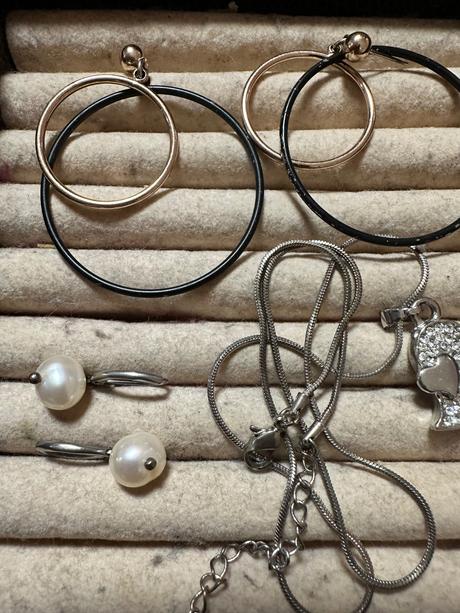 Set bižutérie náušnice 2x + náhrdelník so srdi, 