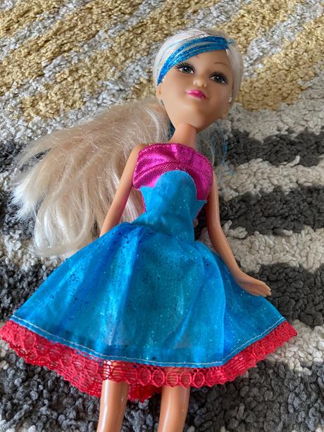 Bábika s modrým pramienkom, 