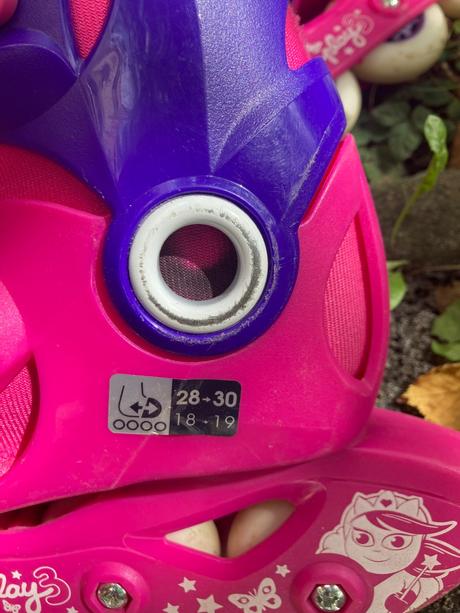 Dievčenské kolieskové ,polohovateľné korčule, 19