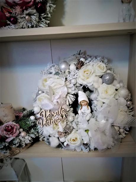 Biely adventný venček, 