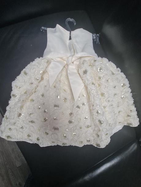 Slávnostné / spoločenské šaty, 98