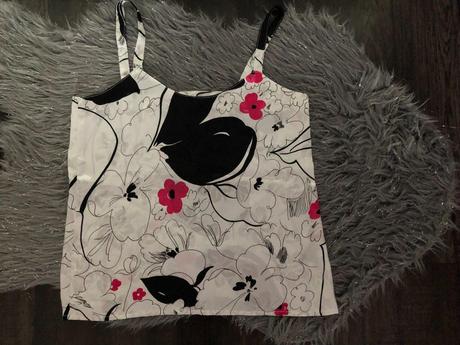 Elegantné tričko s kvetmi, s