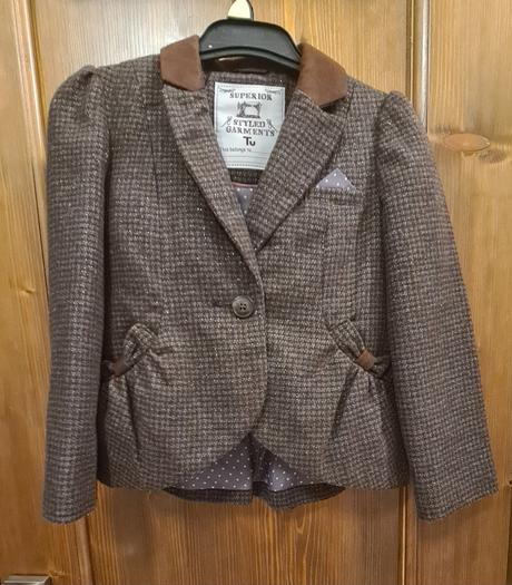 Hnede dievcenske sako, tu,110