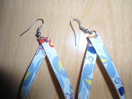 Bielo-farebna slzicka nausnice, 