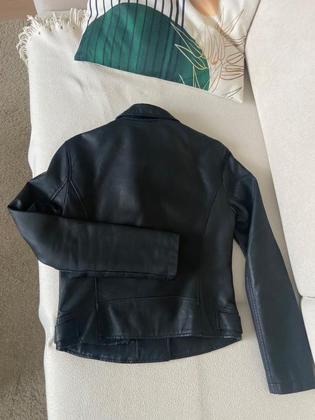 Čierna koženka, sinsay,s