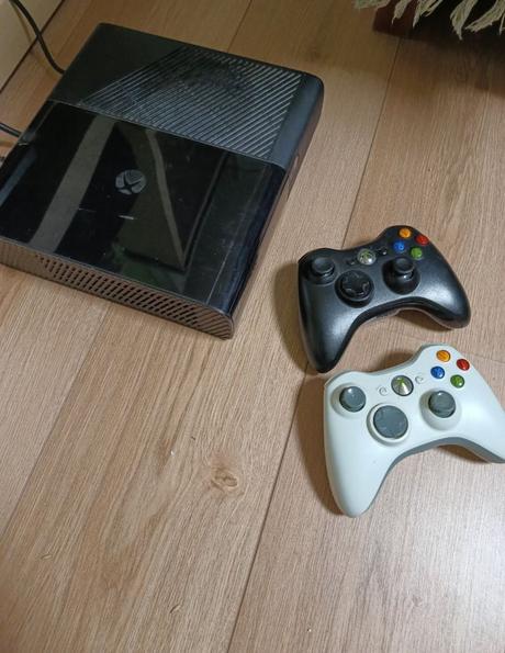 Xbox 360+kinect+hry+ovládače,