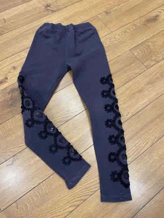 Legíny s výšivkami, 122