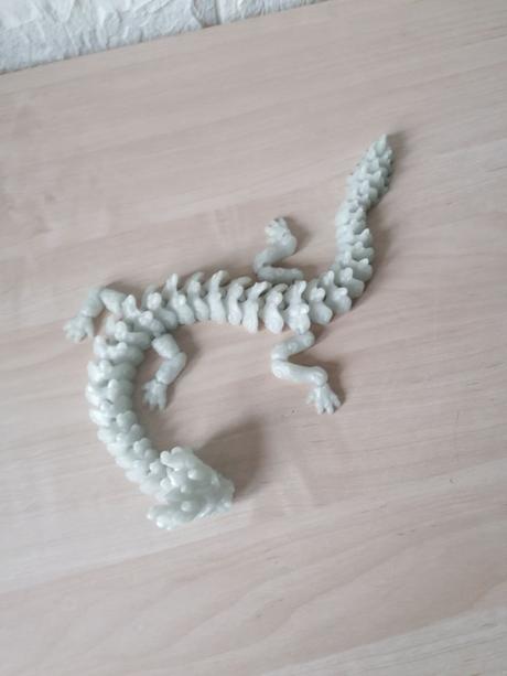 Väčší, flexibilný, svietaci drak, 